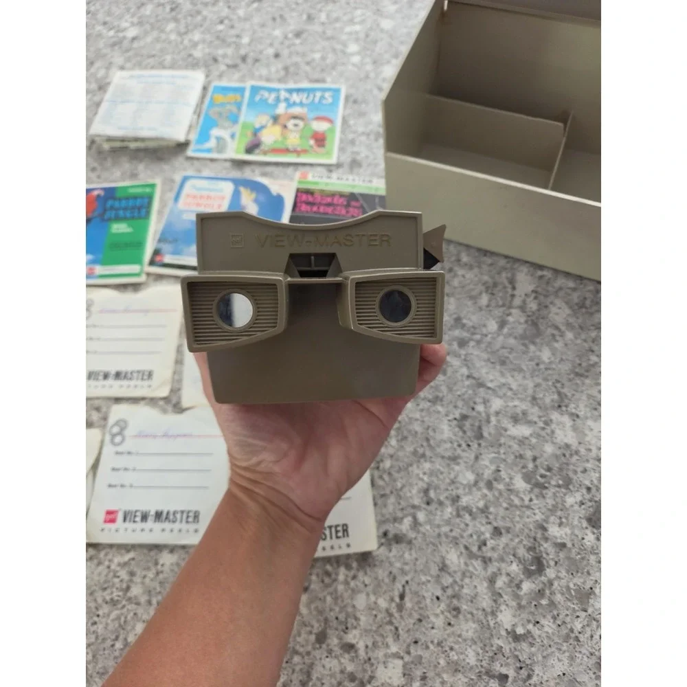 1960's - 70's Vintage GAF View-Master Classic Beige Viewer And Flims